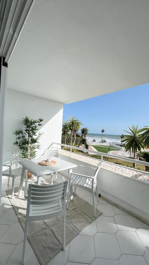 Miraflores Beach - Sea Front - Luxury Apartment Михас Екстериор снимка